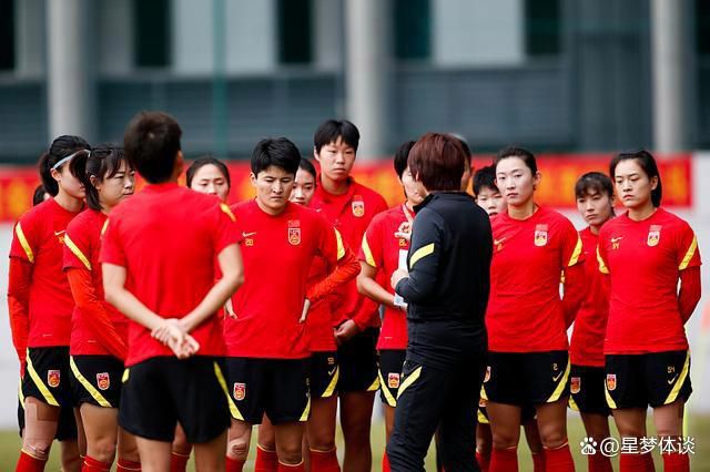女教师在教室光着被调教